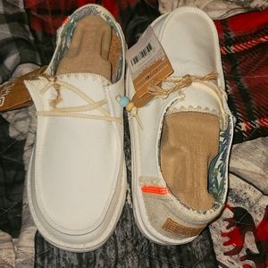 Hey Dude Natural Collection Woman's size 8